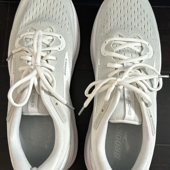 Brooks MEN’S GHOST MAX IN WHITE/OYSTER/METALLIC SILVER SZ 11.5 NEW IN BOX - Picture 7 of 11